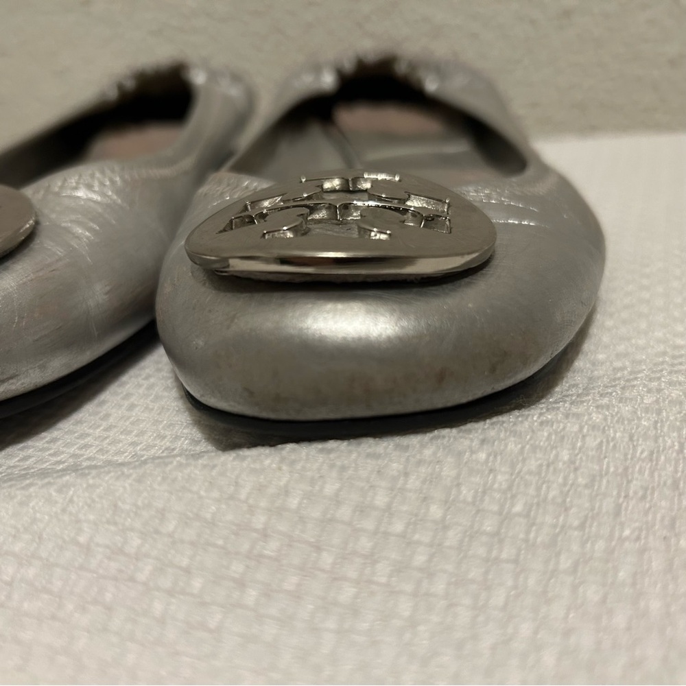 Tory Burch Silver Metallic Ballet Flats 7.5 - Picture 9 of 14